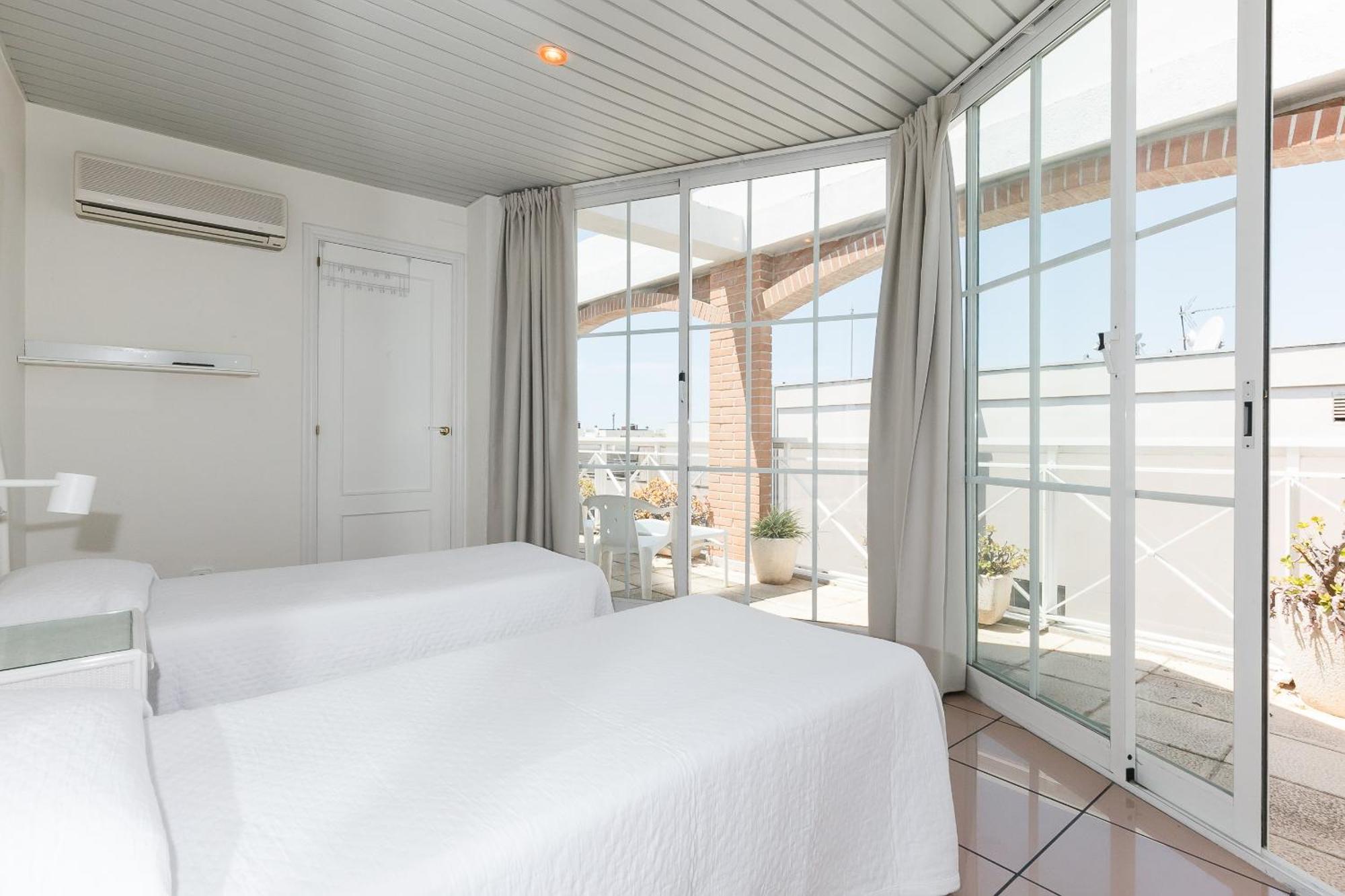 Uhc Center Apartments Salou Room photo